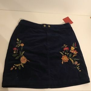Embroidered skirt